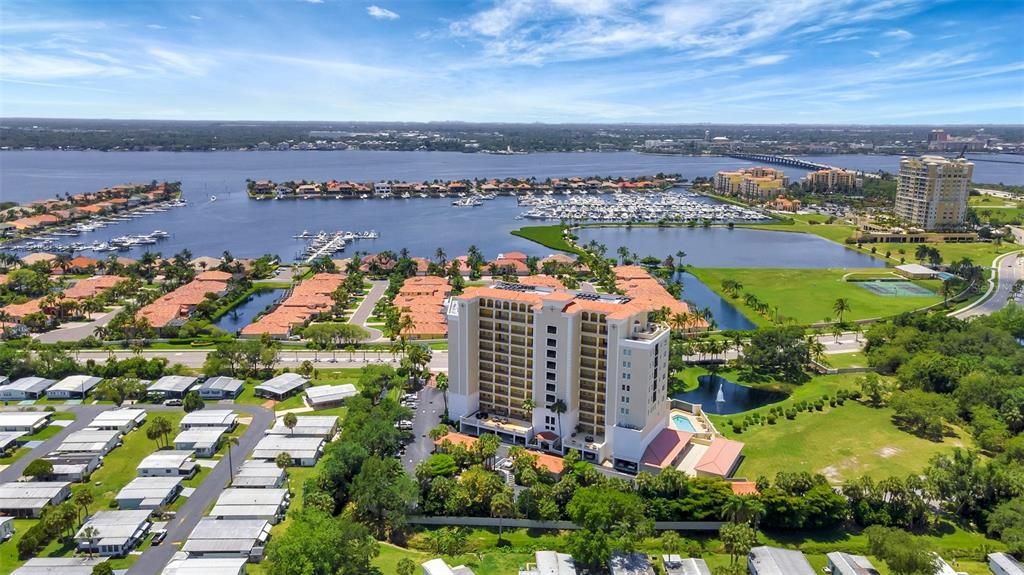 En Venta: $599,000 (3 camas, 2 baños, 2225 Pies cuadrados)