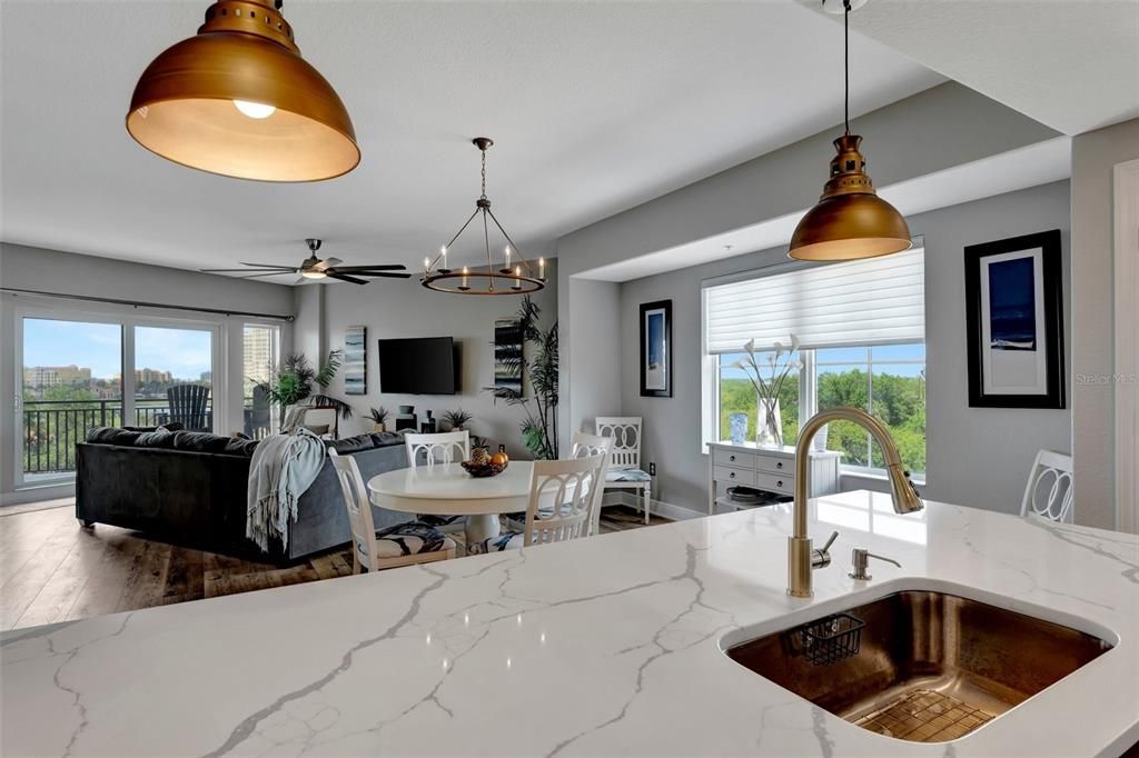 En Venta: $599,000 (3 camas, 2 baños, 2225 Pies cuadrados)