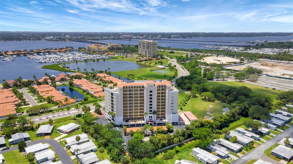 En Venta: $599,000 (3 camas, 2 baños, 2225 Pies cuadrados)