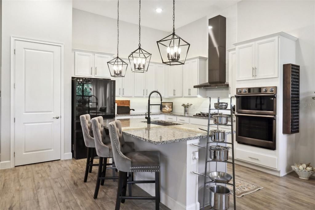 For Sale: $575,000 (3 beds, 2 baths, 1971 Square Feet)