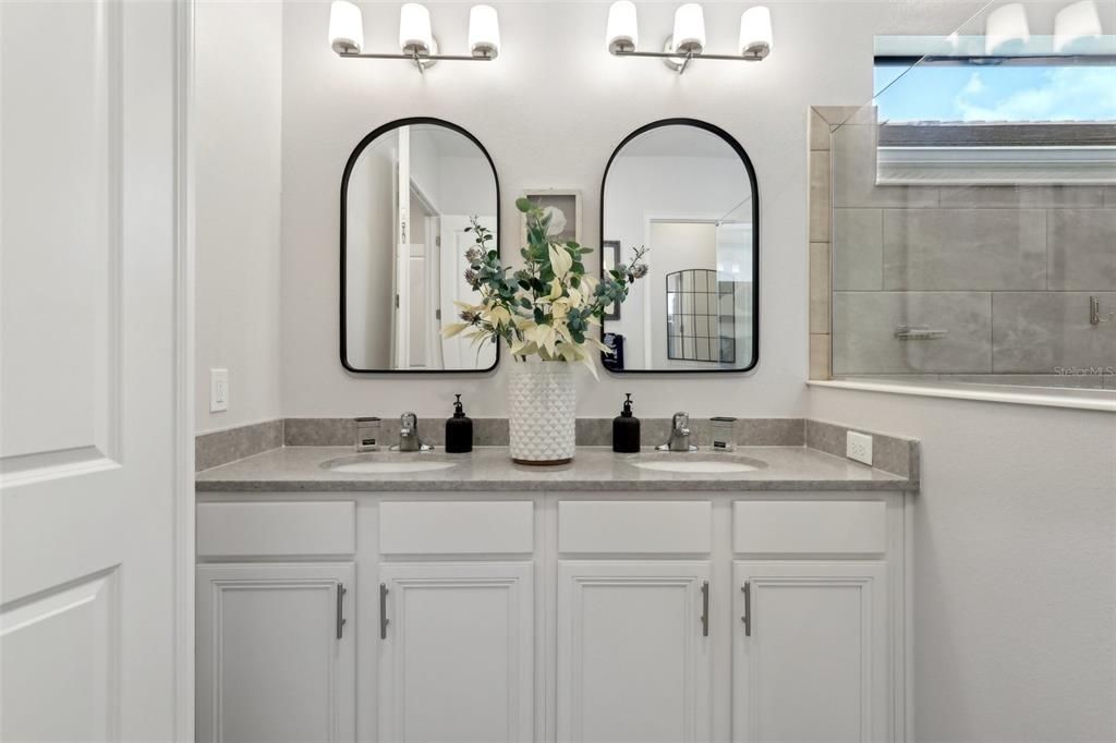 For Sale: $575,000 (3 beds, 2 baths, 1971 Square Feet)