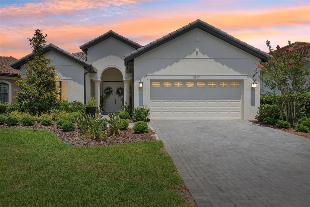 For Sale: $575,000 (3 beds, 2 baths, 1971 Square Feet)