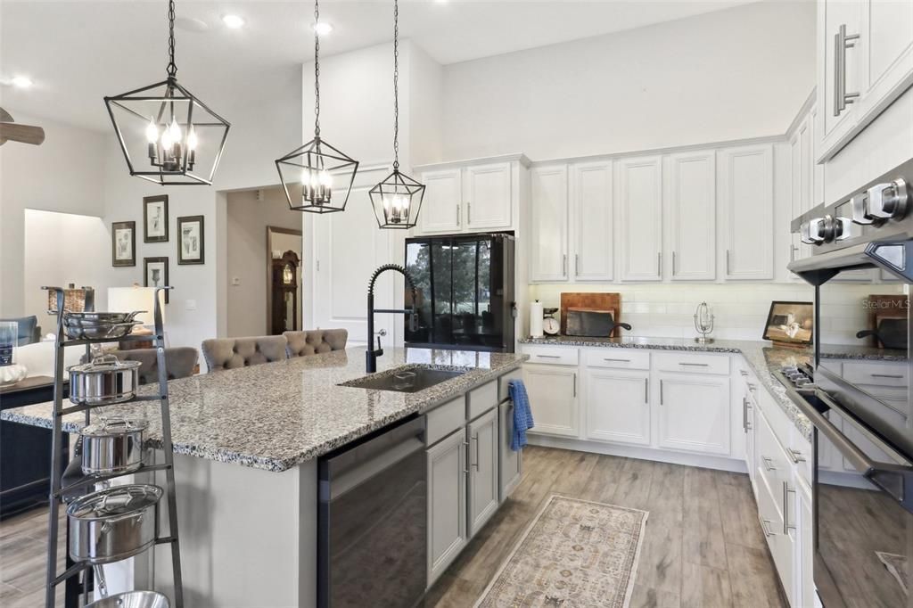 For Sale: $575,000 (3 beds, 2 baths, 1971 Square Feet)