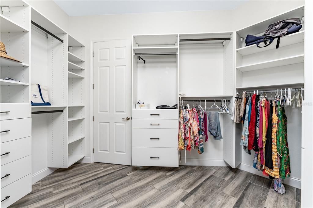 For Sale: $1,640,000 (3 beds, 3 baths, 2454 Square Feet)