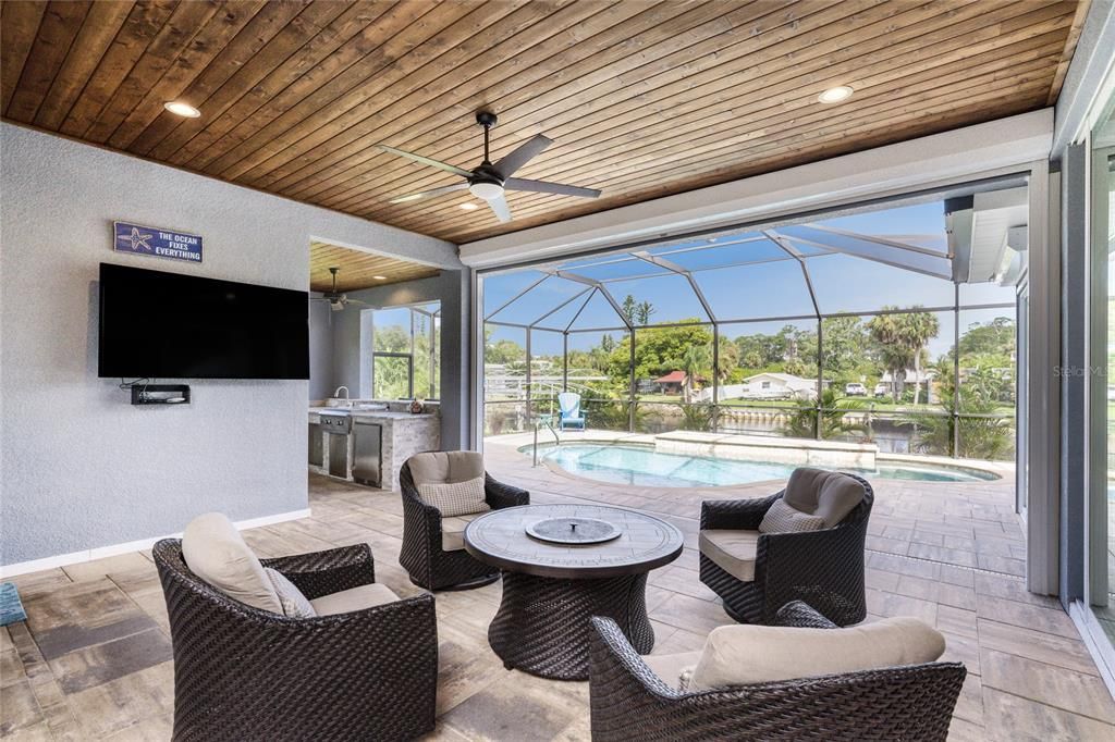 For Sale: $1,640,000 (3 beds, 3 baths, 2454 Square Feet)