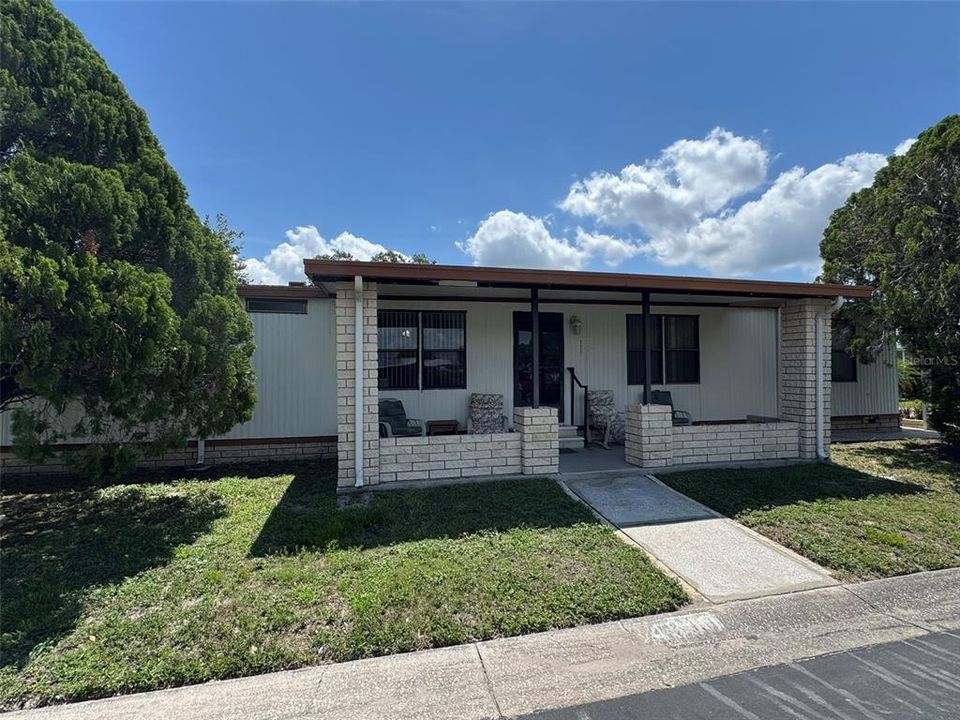 Под контрактом: $98,500 (3 спален, 2 ванн, 1560 Квадратных фут)