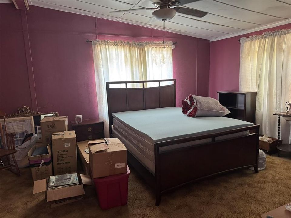 Под контрактом: $98,500 (3 спален, 2 ванн, 1560 Квадратных фут)