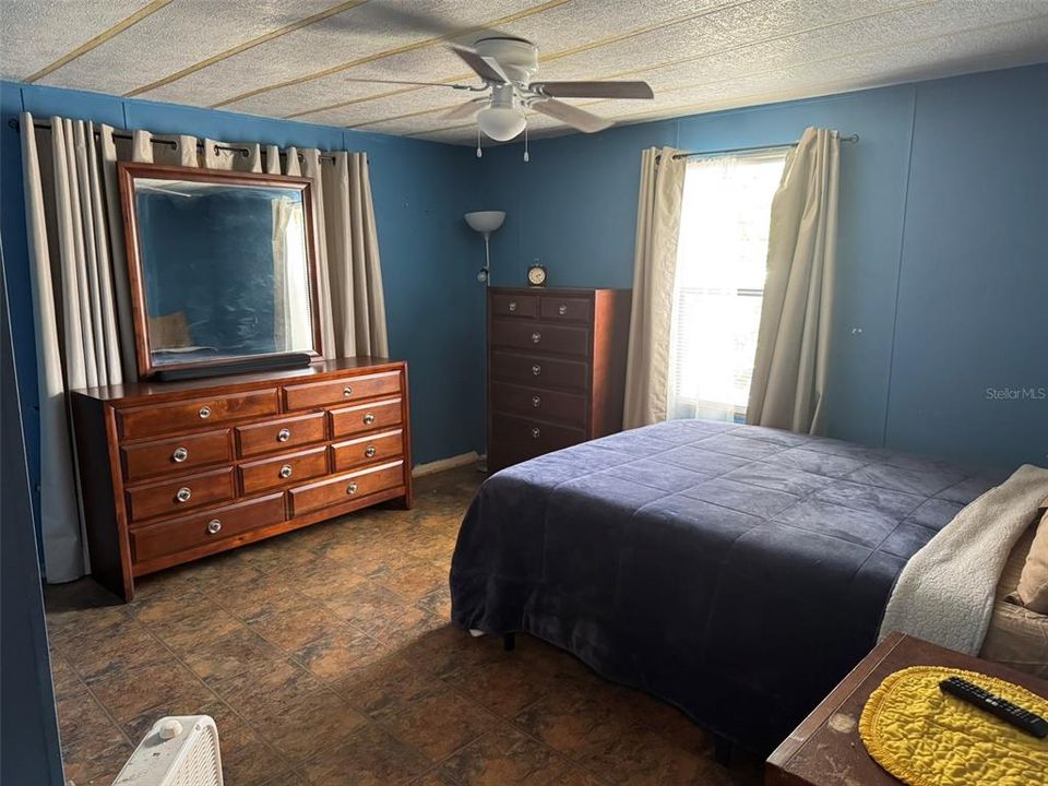 Под контрактом: $98,500 (3 спален, 2 ванн, 1560 Квадратных фут)