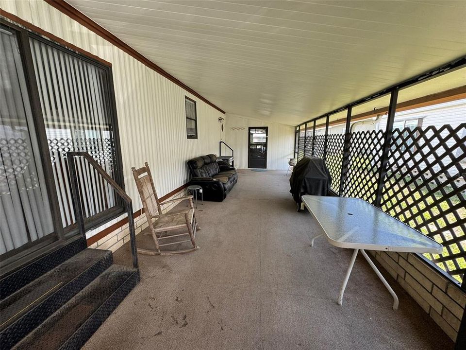 Под контрактом: $98,500 (3 спален, 2 ванн, 1560 Квадратных фут)