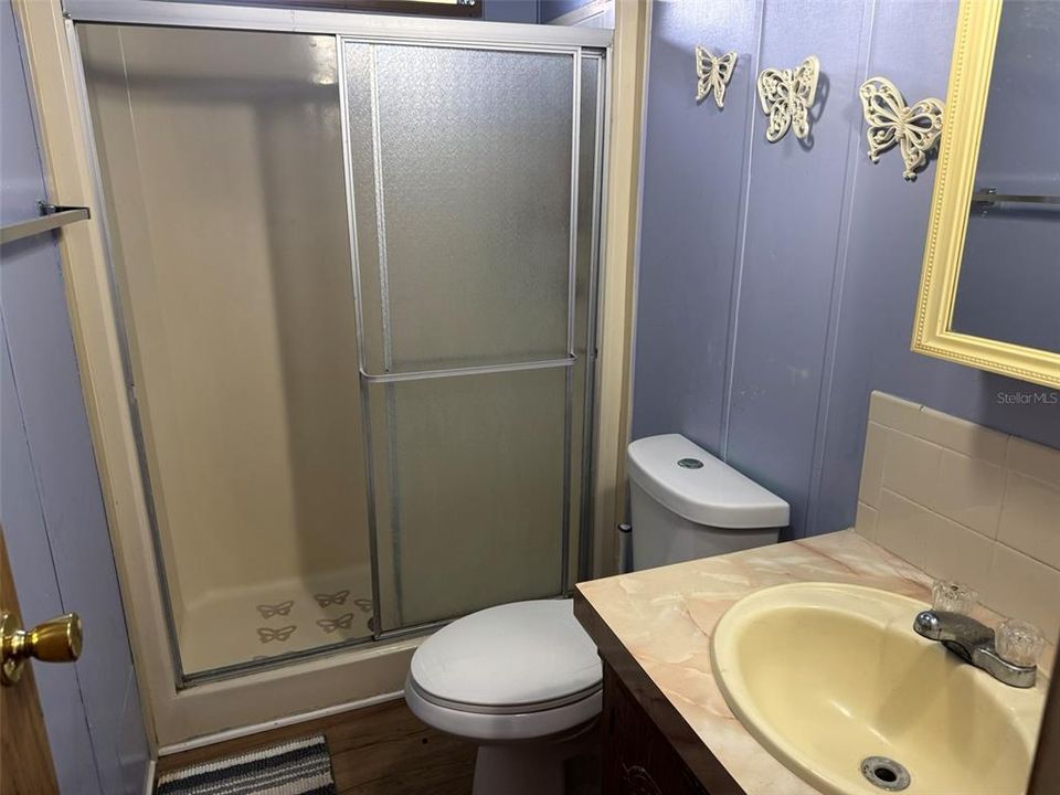 Под контрактом: $98,500 (3 спален, 2 ванн, 1560 Квадратных фут)