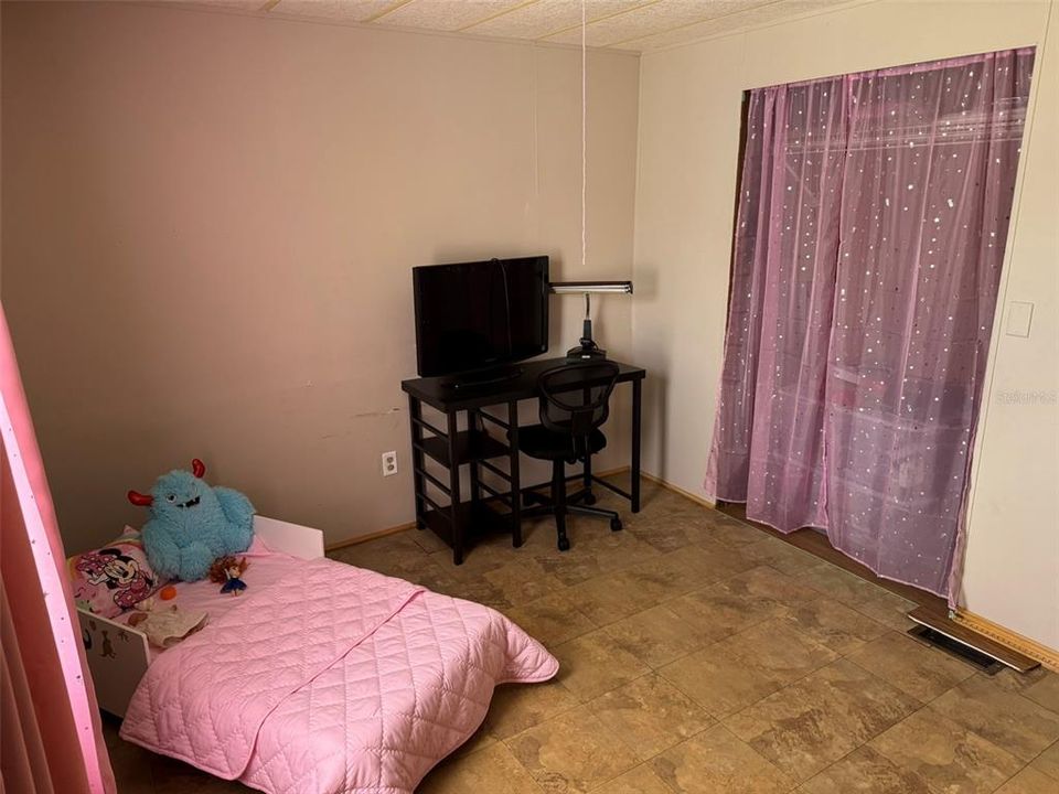 Под контрактом: $98,500 (3 спален, 2 ванн, 1560 Квадратных фут)