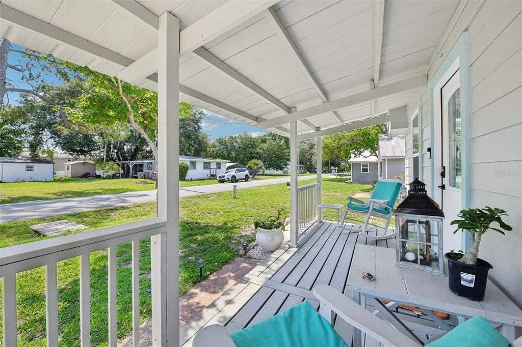 For Sale: $255,000 (2 beds, 1 baths, 704 Square Feet)