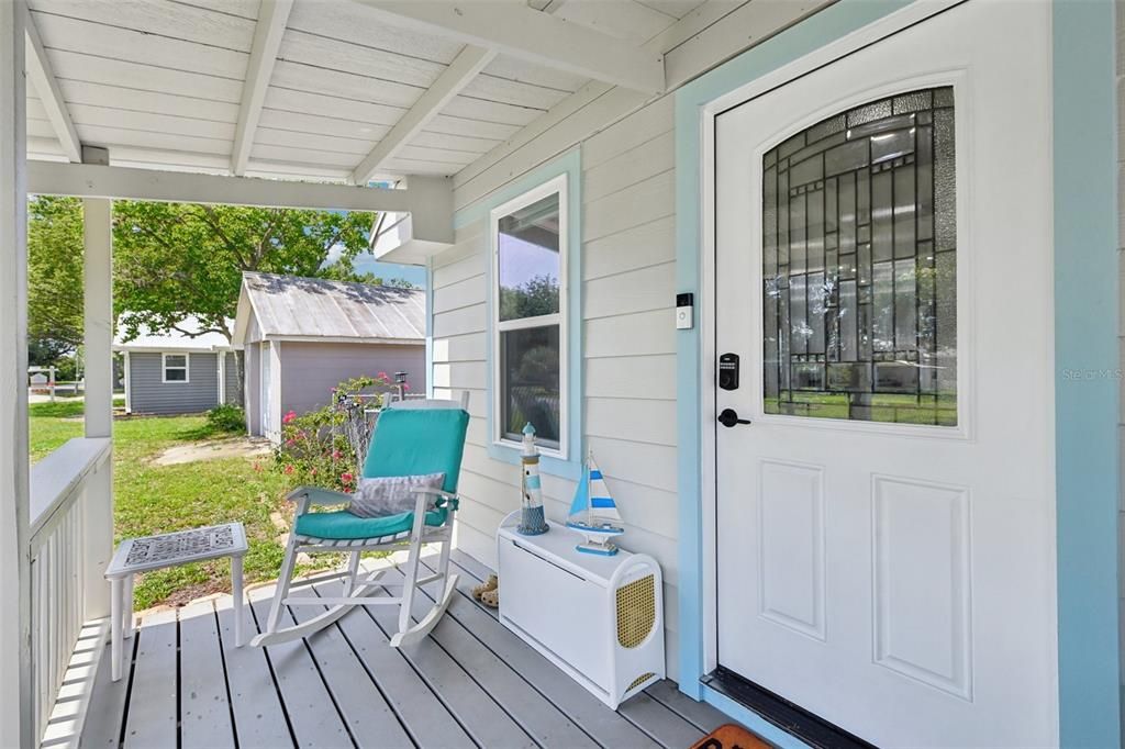 For Sale: $255,000 (2 beds, 1 baths, 704 Square Feet)