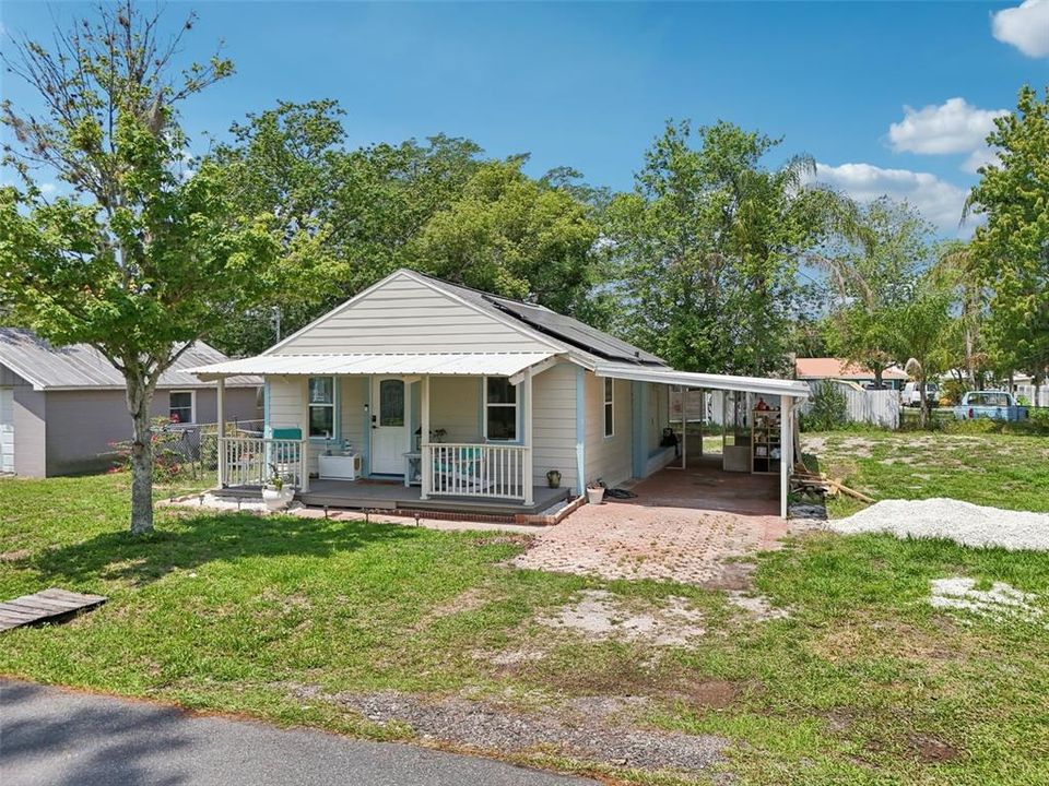 For Sale: $255,000 (2 beds, 1 baths, 704 Square Feet)