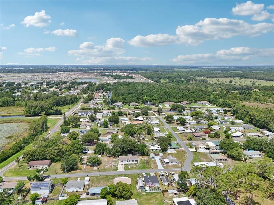 For Sale: $255,000 (2 beds, 1 baths, 704 Square Feet)