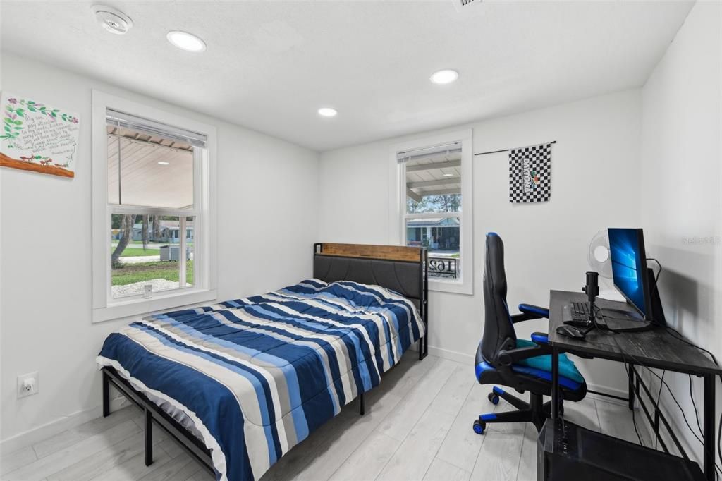 For Sale: $255,000 (2 beds, 1 baths, 704 Square Feet)