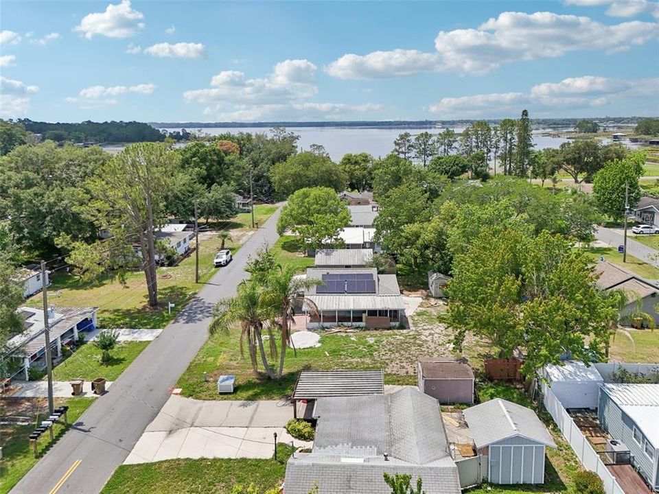 For Sale: $255,000 (2 beds, 1 baths, 704 Square Feet)