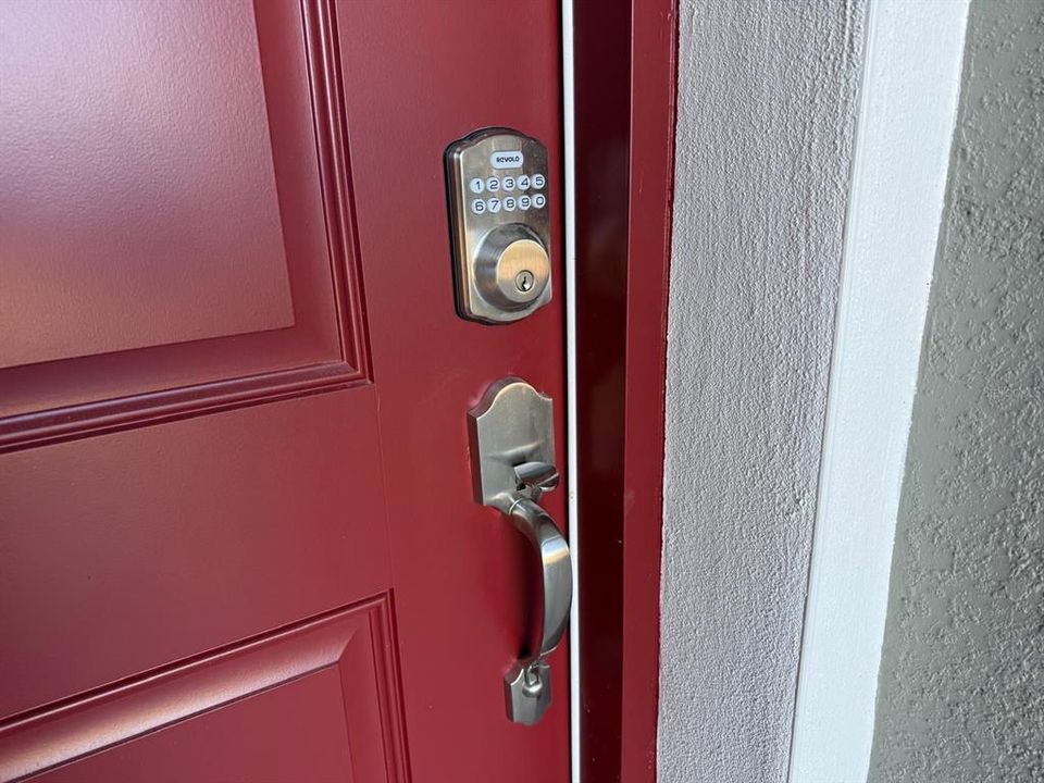 合同活跃: $284,500 (4 贝兹, 2 浴室, 1679 平方英尺)