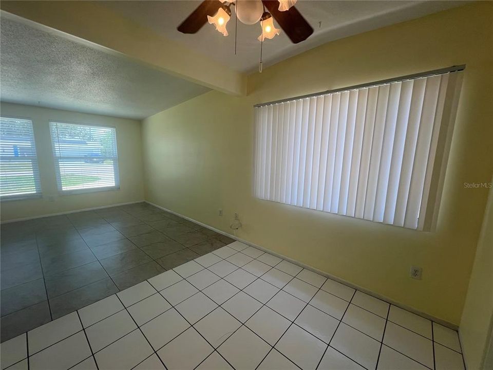 合同活跃: $1,550 (2 贝兹, 2 浴室, 1491 平方英尺)