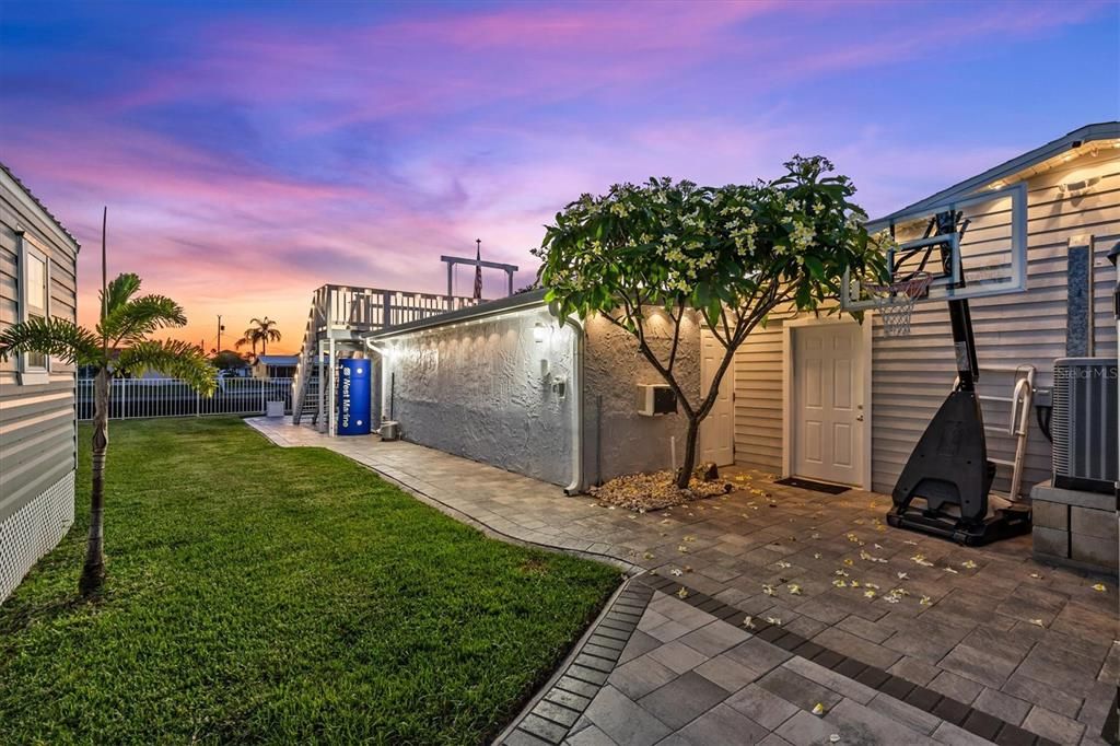 For Sale: $999,000 (4 beds, 3 baths, 2980 Square Feet)