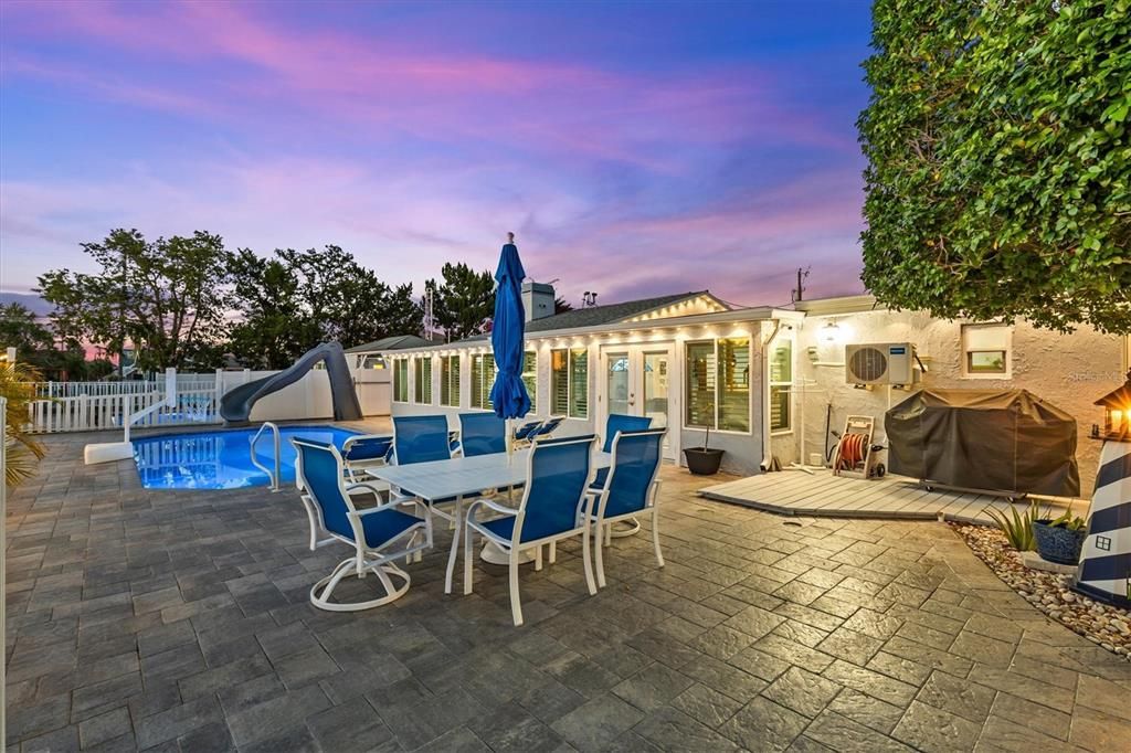 For Sale: $999,000 (4 beds, 3 baths, 2980 Square Feet)