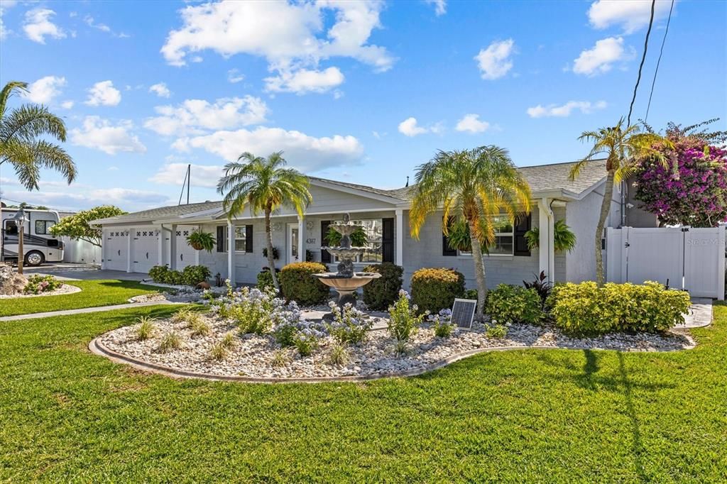 For Sale: $999,000 (4 beds, 3 baths, 2980 Square Feet)