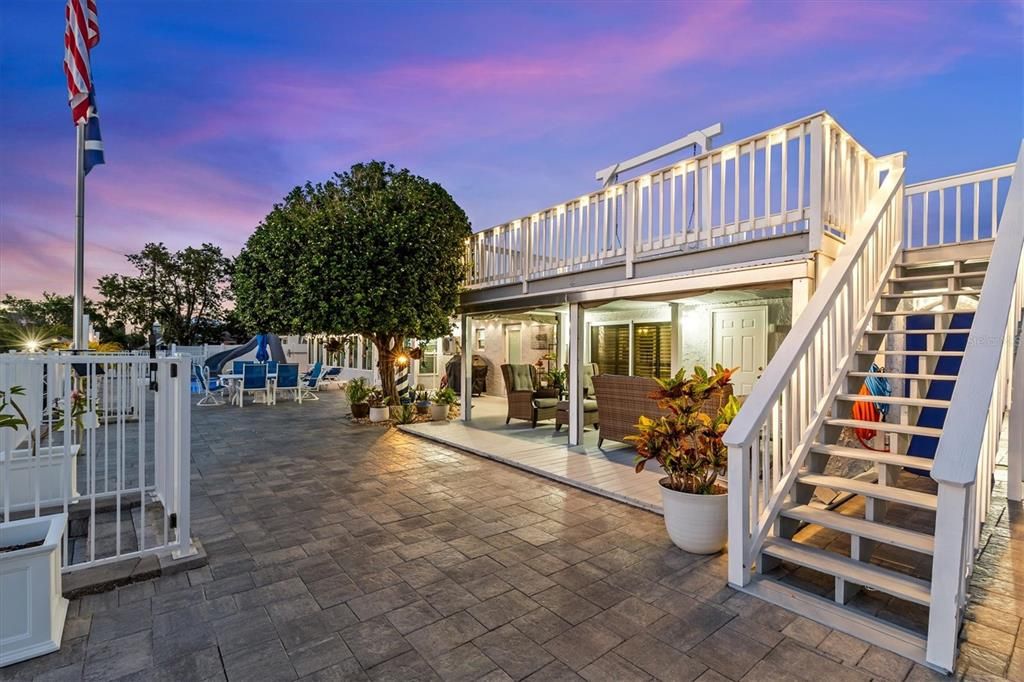 For Sale: $999,000 (4 beds, 3 baths, 2980 Square Feet)