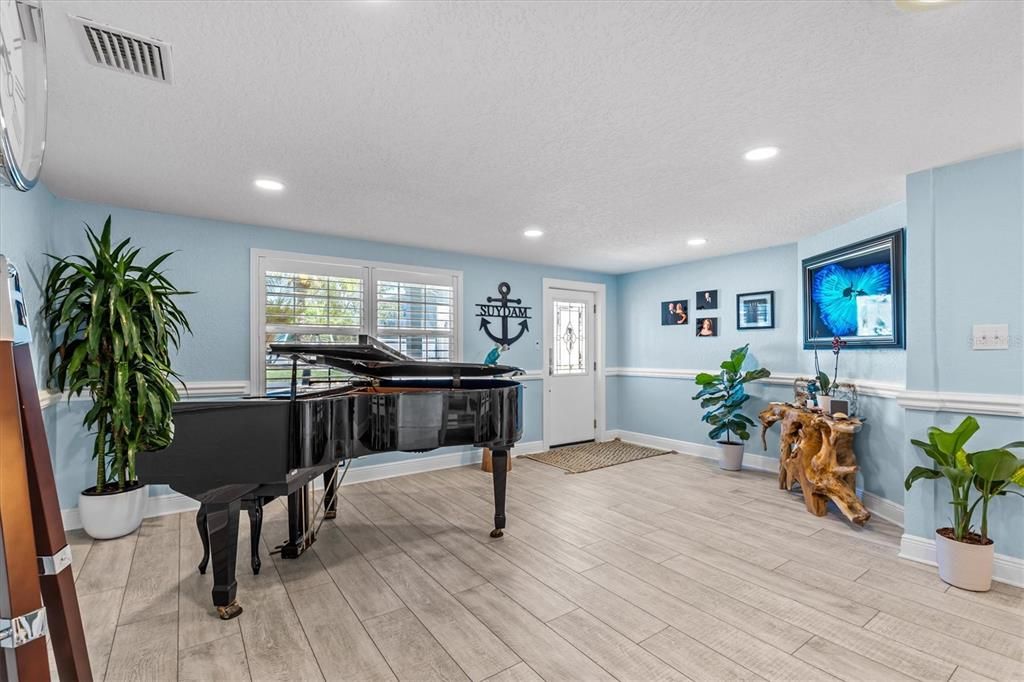 For Sale: $999,000 (4 beds, 3 baths, 2980 Square Feet)