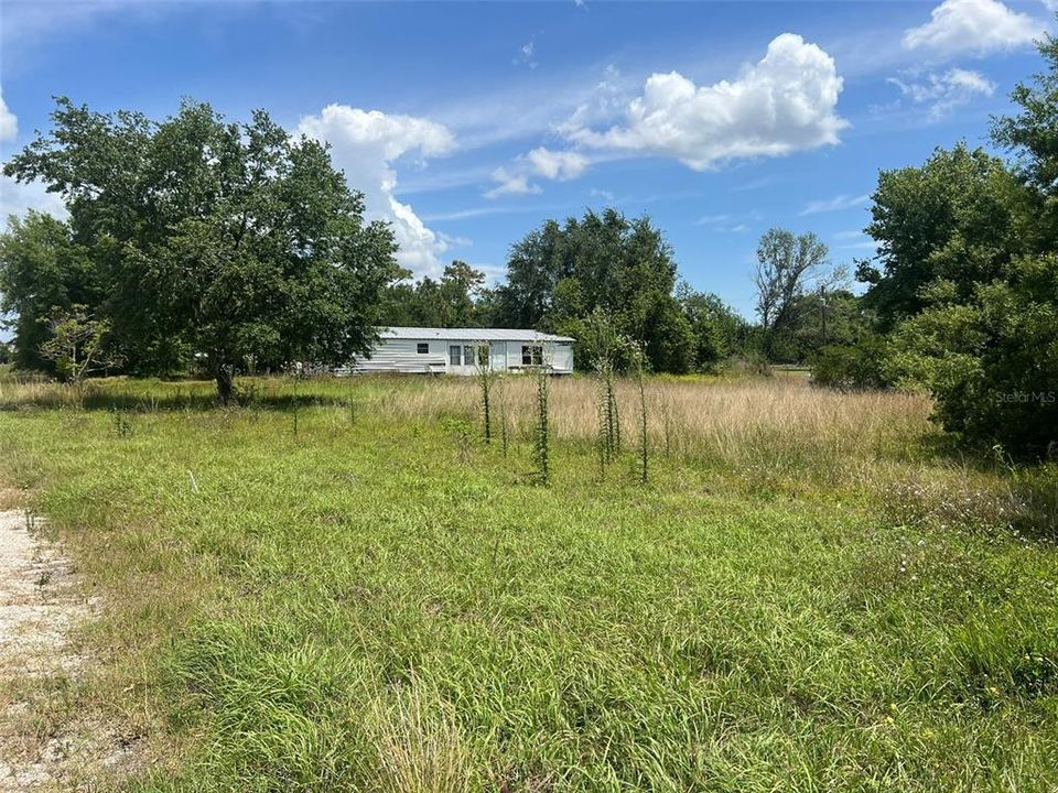 На продажу: $1,250,000 (5.02 acres)