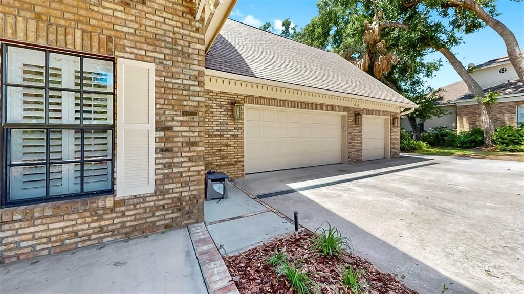 For Sale: $1,125,000 (4 beds, 4 baths, 4690 Square Feet)