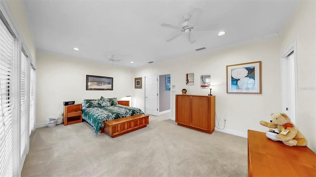 For Sale: $1,125,000 (4 beds, 4 baths, 4690 Square Feet)