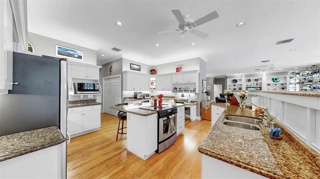 For Sale: $1,125,000 (4 beds, 4 baths, 4690 Square Feet)