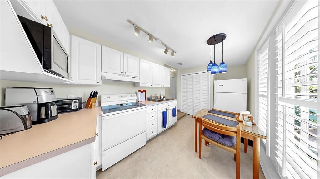 For Sale: $1,125,000 (4 beds, 4 baths, 4690 Square Feet)