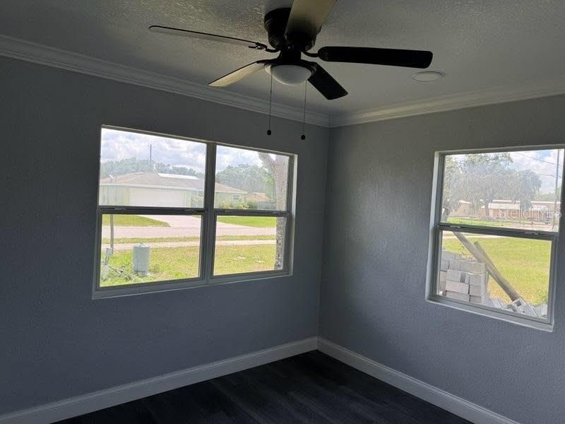 Под контрактом: $134,500 (3 спален, 1 ванн, 816 Квадратных фут)