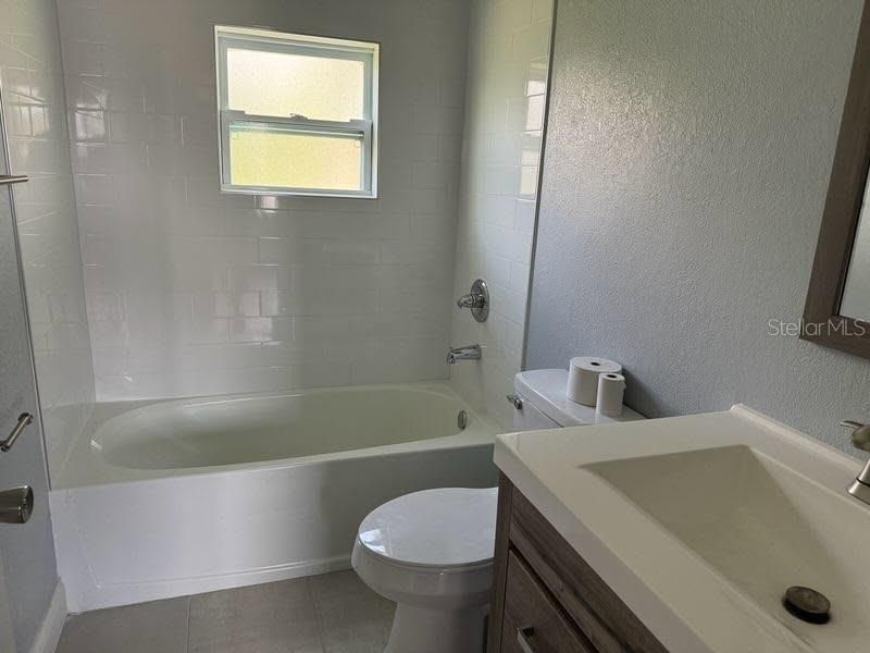 Под контрактом: $134,500 (3 спален, 1 ванн, 816 Квадратных фут)