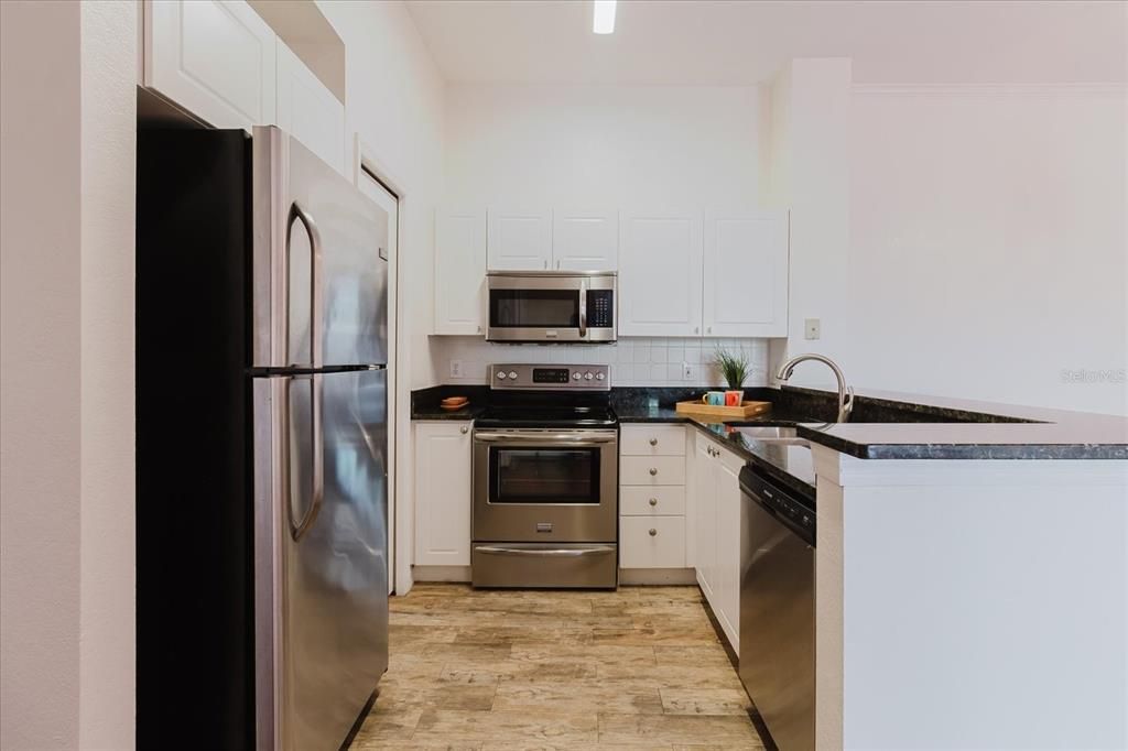 待售: $218,900 (2 贝兹, 1 浴室, 961 平方英尺)