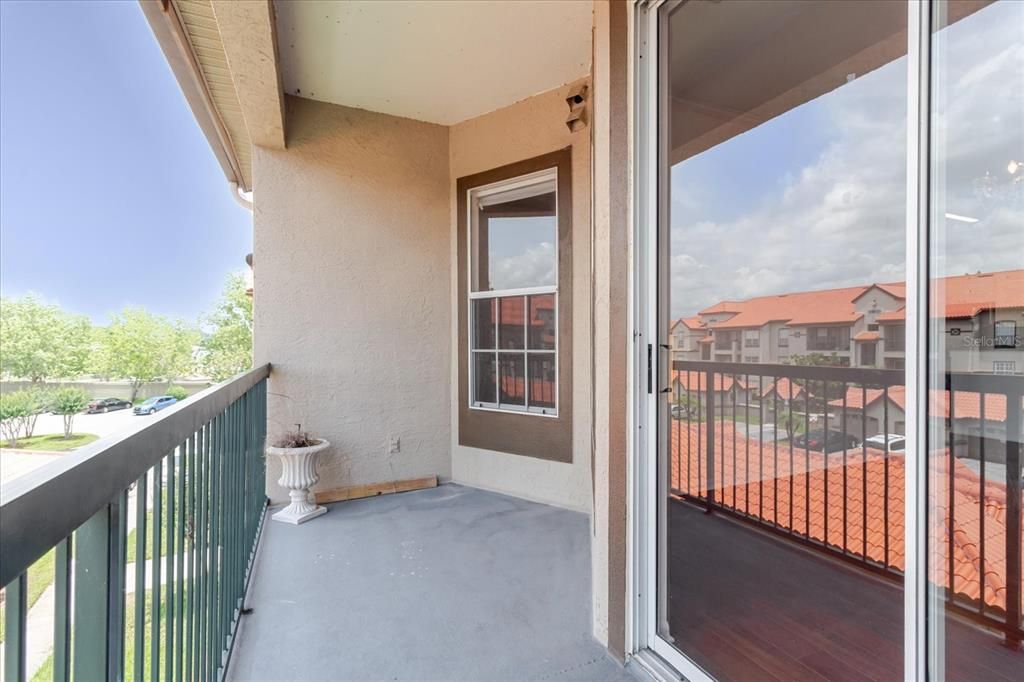 待售: $218,900 (2 贝兹, 1 浴室, 961 平方英尺)