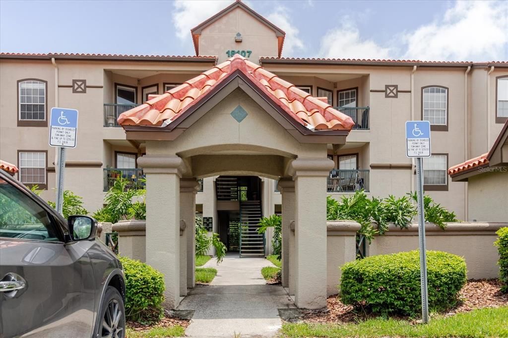 待售: $218,900 (2 贝兹, 1 浴室, 961 平方英尺)