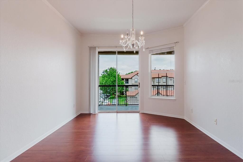 待售: $218,900 (2 贝兹, 1 浴室, 961 平方英尺)