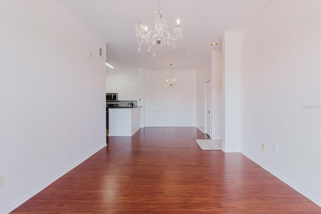 待售: $218,900 (2 贝兹, 1 浴室, 961 平方英尺)