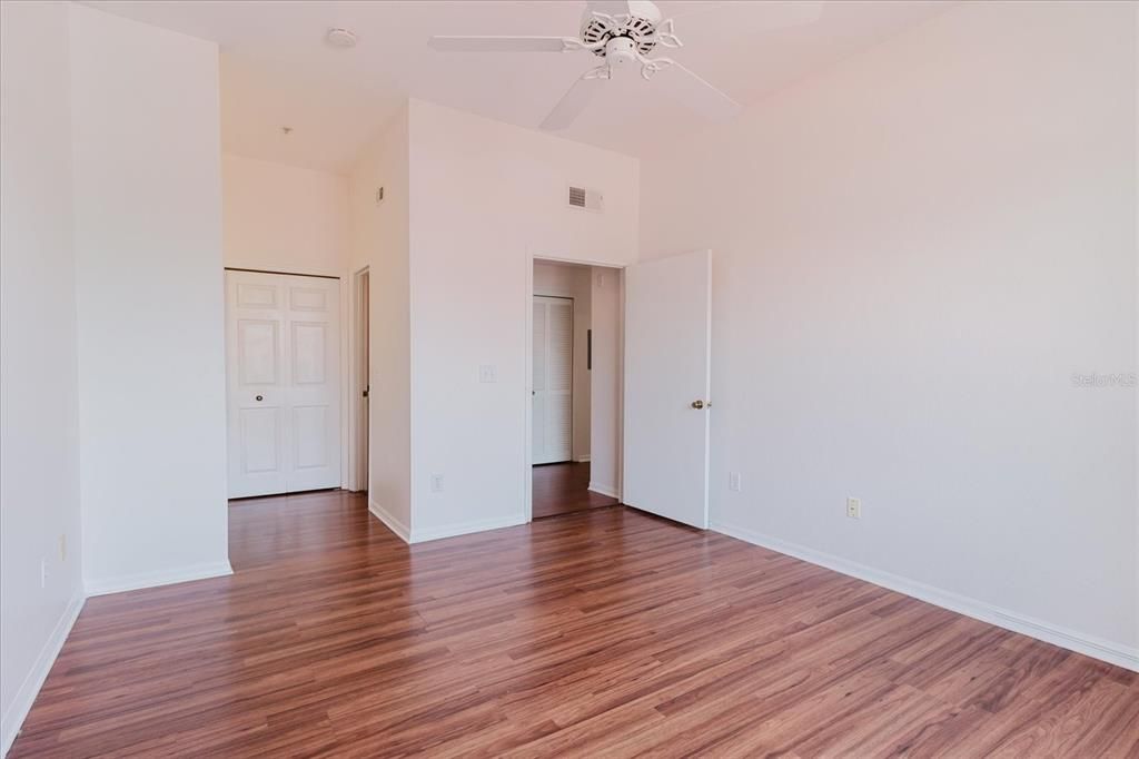 待售: $218,900 (2 贝兹, 1 浴室, 961 平方英尺)