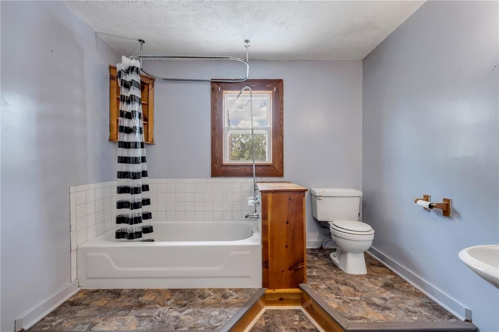 Activo con contrato: $287,000 (3 camas, 2 baños, 1266 Pies cuadrados)