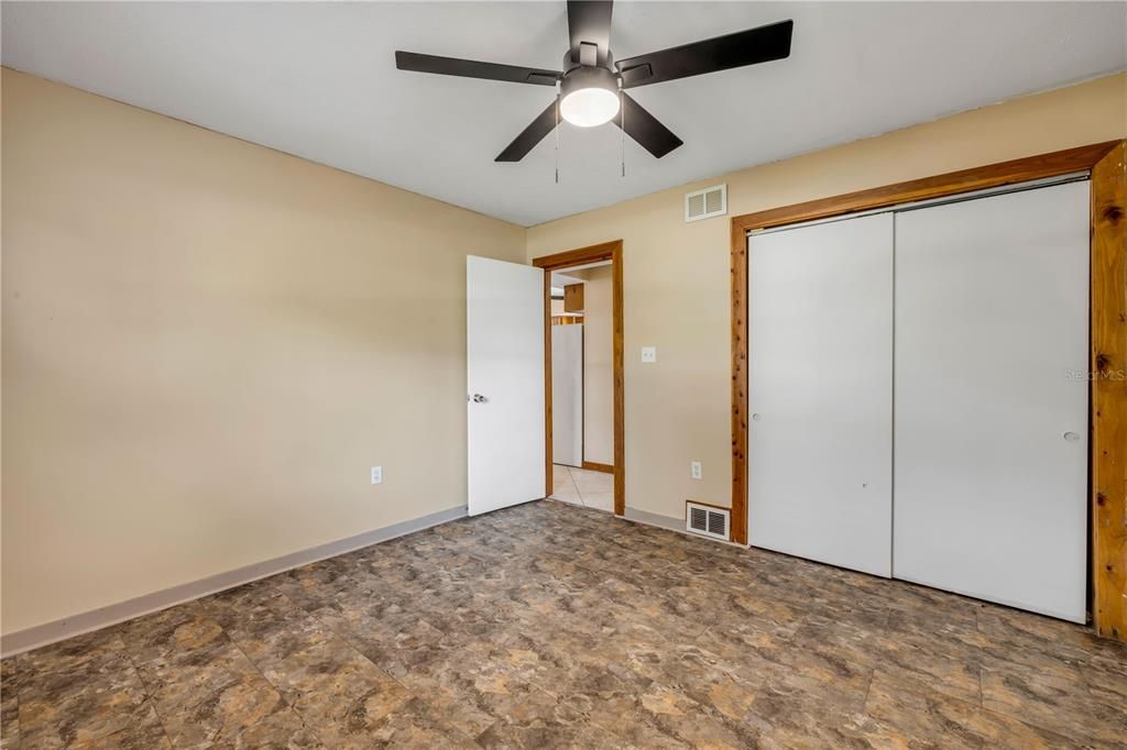 Activo con contrato: $287,000 (3 camas, 2 baños, 1266 Pies cuadrados)