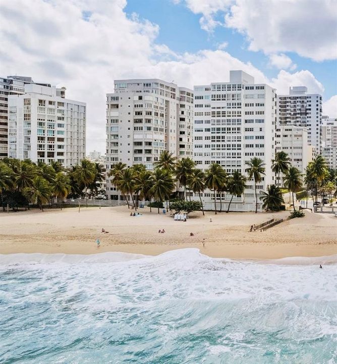 Recently Sold: $2,900,000 (2 beds, 2 baths, 1975 Square Feet)