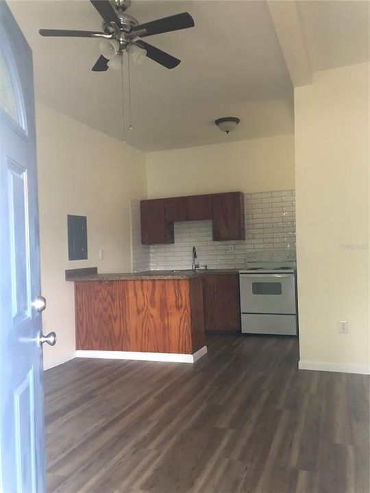 待售: $435,000 (7 贝兹, 0 浴室, 2870 平方英尺)