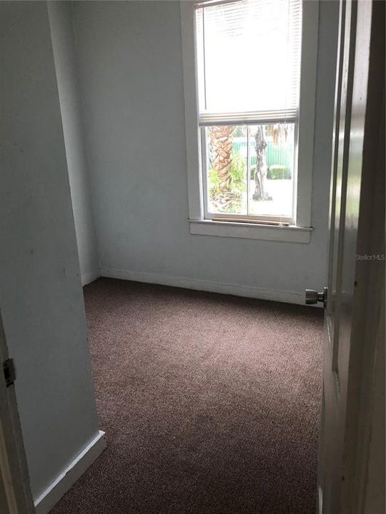 待售: $435,000 (7 贝兹, 0 浴室, 2870 平方英尺)