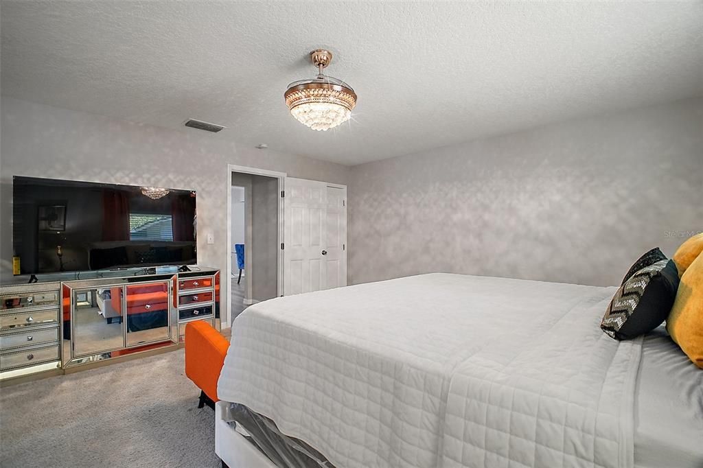 待售: $255,900 (4 贝兹, 2 浴室, 1892 平方英尺)