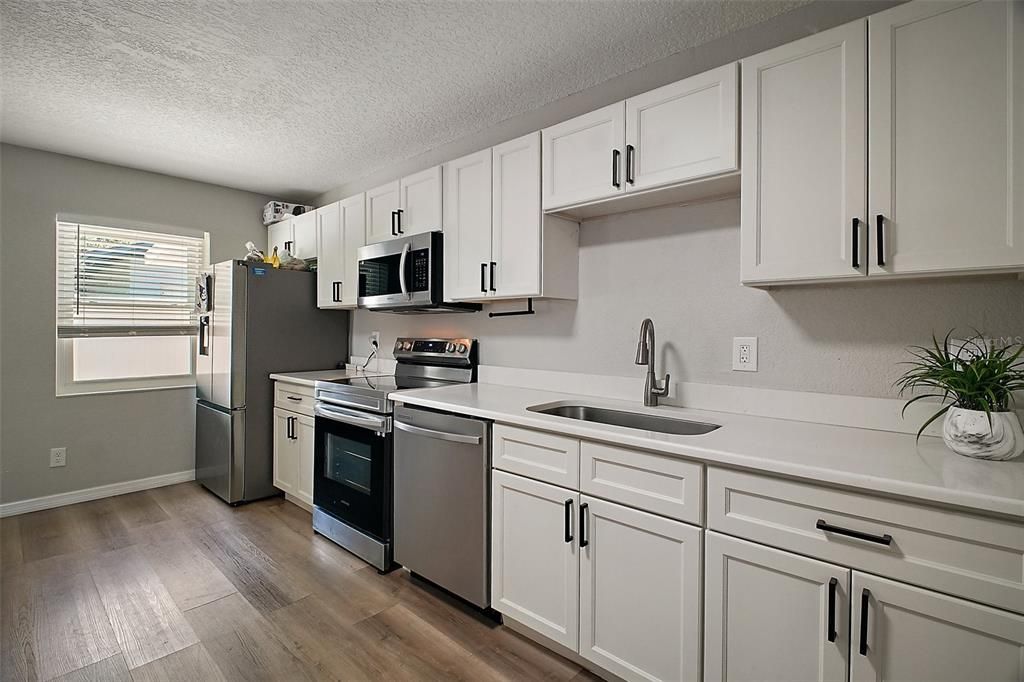 待售: $255,900 (4 贝兹, 2 浴室, 1892 平方英尺)