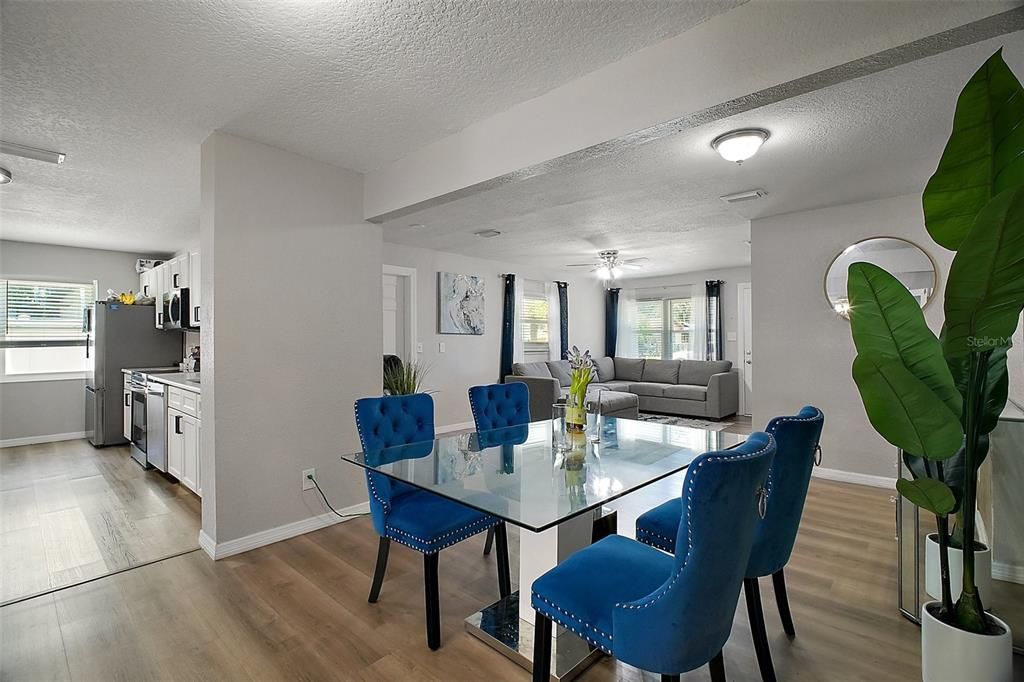 待售: $255,900 (4 贝兹, 2 浴室, 1892 平方英尺)