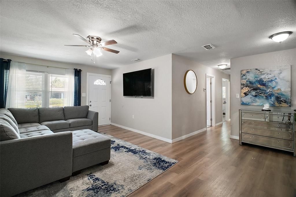 待售: $255,900 (4 贝兹, 2 浴室, 1892 平方英尺)